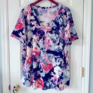 Chic Soul. 2x. Blue floral v-neck t-shirt.